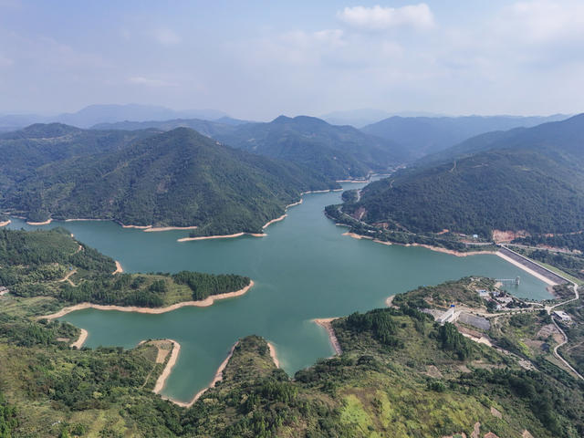 水库  生态  青山  碧水  风景  旅游  自然  湿地  风光