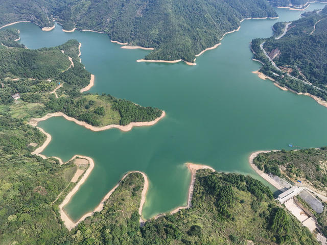 水库  生态  青山  碧水  风景  旅游  自然  湿地  风光