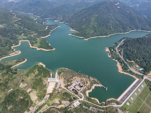 水库  生态  青山  碧水  风景  旅游  自然  湿地  风光