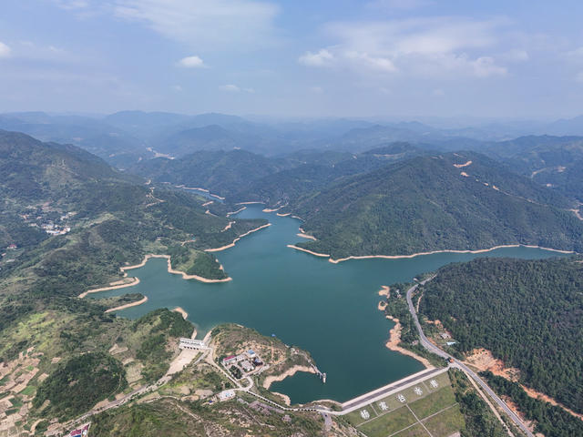 水库  生态  青山  碧水  风景  旅游  自然  湿地  风光