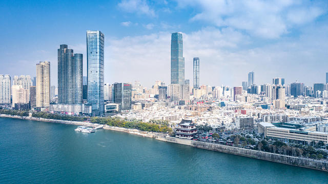 长沙下雪 长沙雪景 长沙城市风光 长沙下大雪 湘江 长沙城市航拍 长沙冬季雪景 湘江橘子洲雪景 长沙橘子洲雪景 橘子洲大桥雪景 长沙北辰三角洲雪景 长沙渔人码头雪景 湖南金融中心 长沙步行街雪景 长沙ifs 长沙杜甫江阁雪景航拍 雪后长沙美景