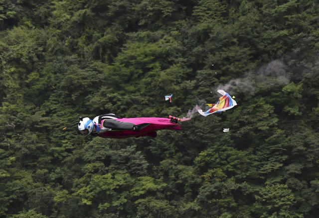 张家界 天门山 翼装飞行 张树鹏 穿靶赛 