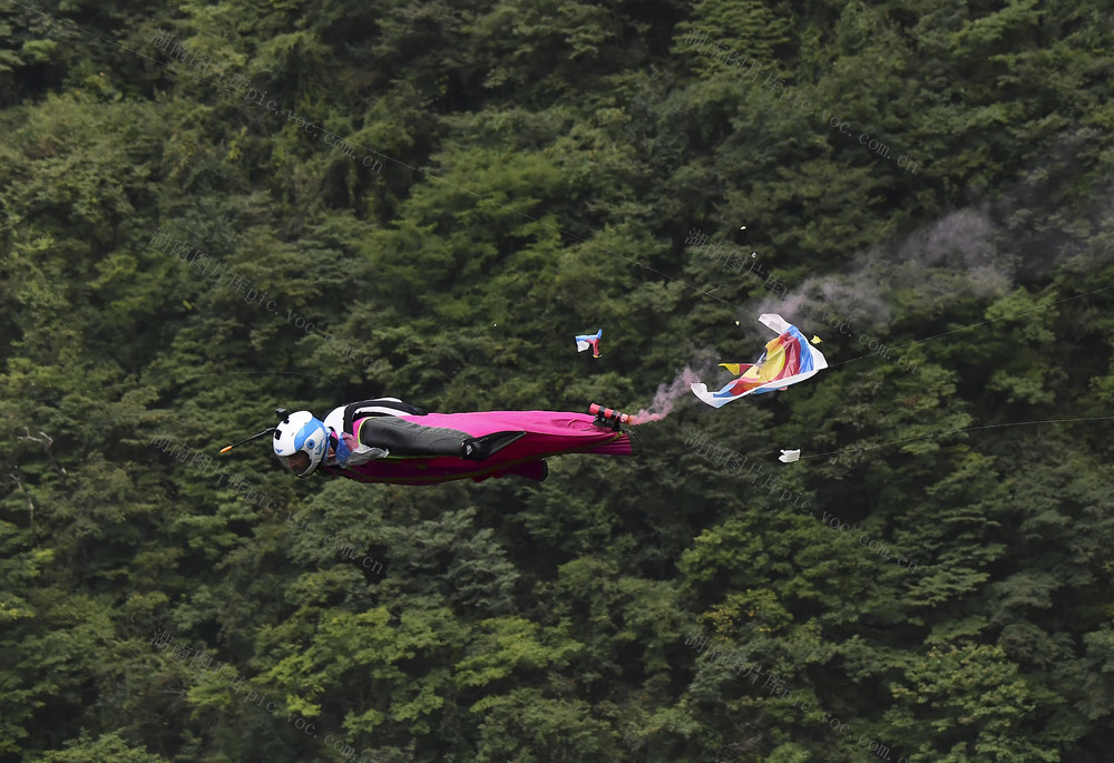 张家界 天门山 翼装飞行 张树鹏 穿靶赛 