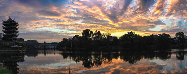 朝霞  日出  天空  
