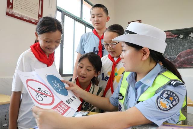 开学第一课交通安全进校园 