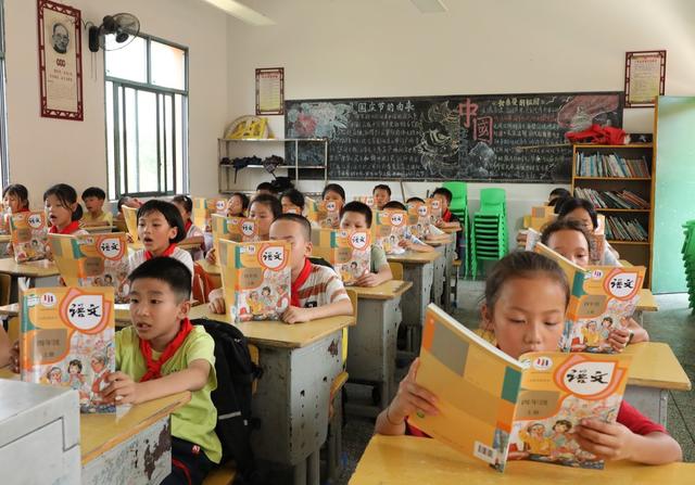  领新书   迎开学