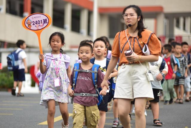 开学 小学生  教育  生活习惯