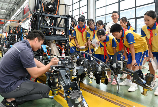 科普 教育 企业 科技 学生 智能 清洁车  机械制造 知识 学校