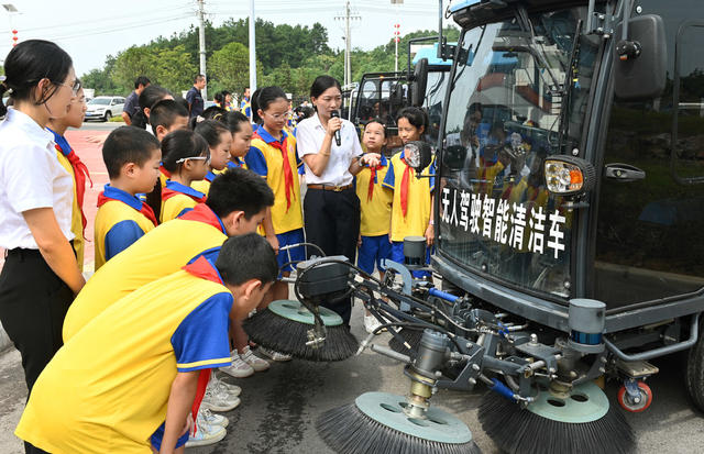 科普 教育 企业 科技 学生 智能 清洁车  机械制造 知识 学校