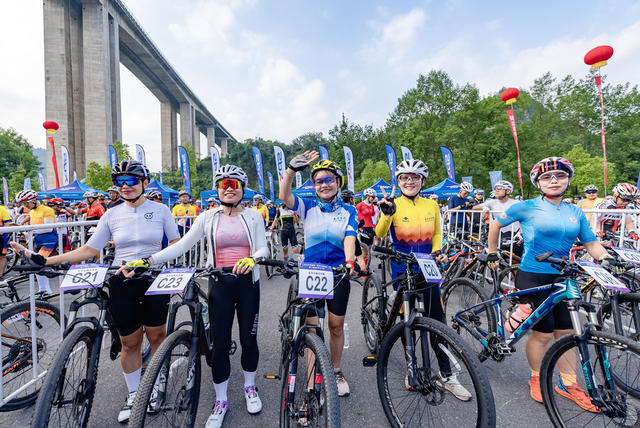 矮寨公路奇观 自行车公开赛 吉首
