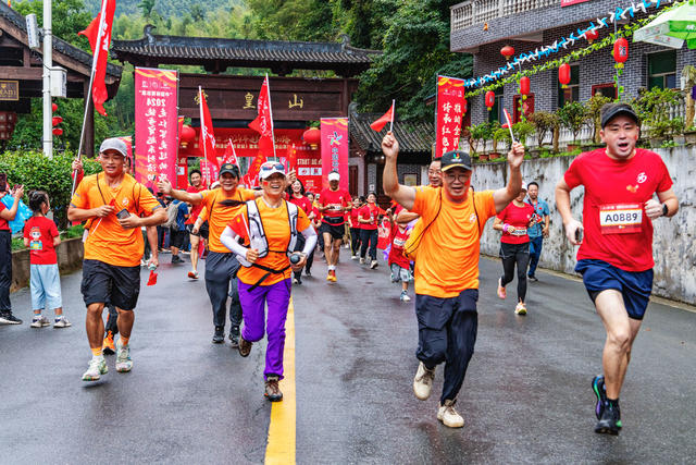 徒步运动  穿越  传承红军长征精神