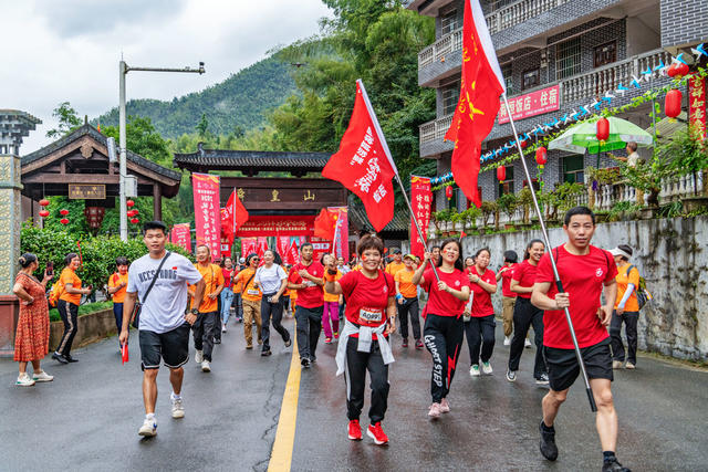 徒步运动  穿越  传承红军长征精神