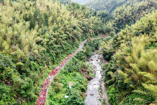 徒步运动  穿越  传承红军长征精神