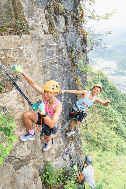 2024湘西矮寨大桥“高空铁三”挑战赛在吉首市矮寨奇观旅游区炫酷开赛  提升了矮寨景区知名度  促进体旅融合发展