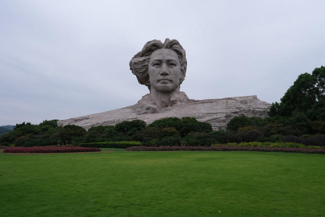 橘子洲，游人如织