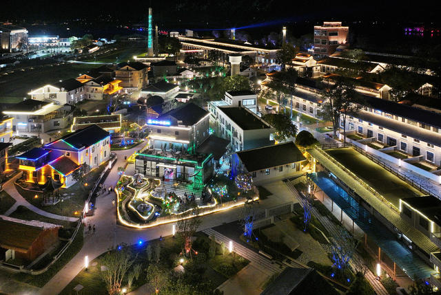 灯光秀美景 璀璨迎国庆