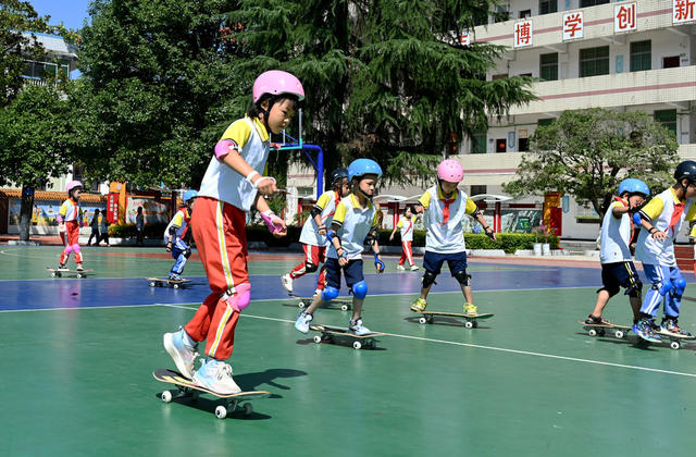 传统体育 教育 学校 传统文化 大课间 体育 滑板 学生 运动 锻炼 校园