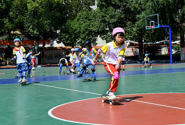 传统体育 教育 学校 传统文化 大课间 体育 滑板 学生 运动 锻炼 校园