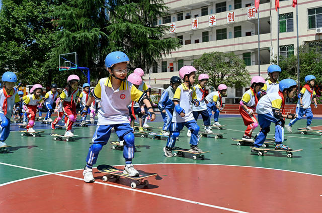 传统体育 教育 学校 传统文化 大课间 体育 滑板 学生 运动 锻炼 校园