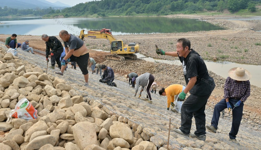 防洪工程建正酣