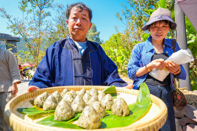 大地流彩——中国村厨村艺大晒湘西晒场在保靖县碗米坡镇沙湾村隆重举行  集中“晒”出新高度  晒厨、晒艺、晒歌、晒舞、晒秋各种晒