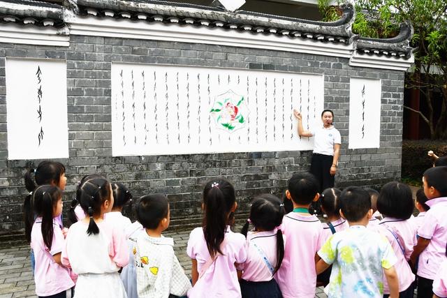 萌娃学习“女书” 体验非遗魅力