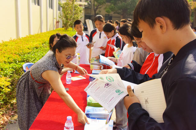 全国科普日  科普活动   校园  科普展示  科普讲座  智慧未来