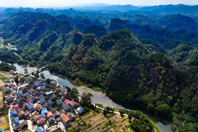 秋 秋天 秋景 秋色 层林 色彩 斑斓
