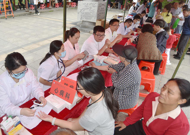嘉禾：义诊进社区 健康送上门
