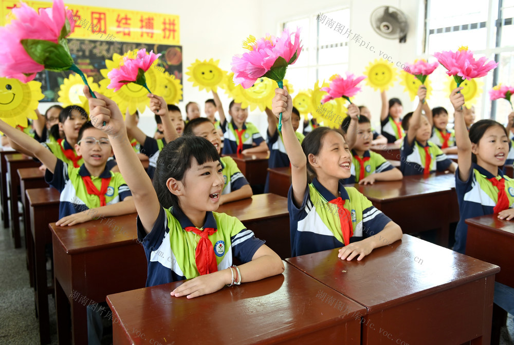 国庆 喜迎 欢庆 国旗 国歌 唱 歌曲   
 文化 教育 学校 学生 颂祖国  迎国庆 