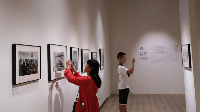 西方遇见东方，马克·吕布摄影回顾展”