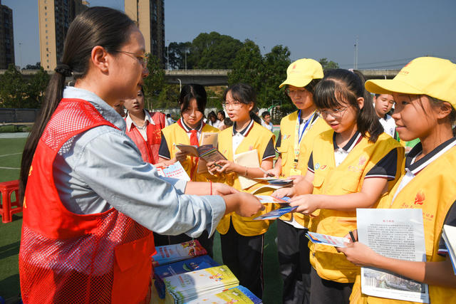 普法 学生 志愿者 展板 宣讲  护航