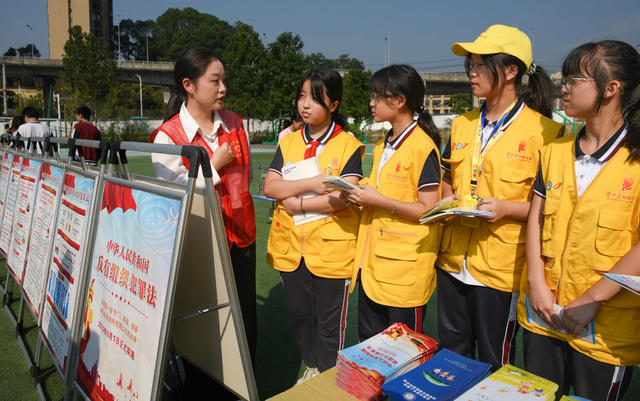 普法 学生 志愿者 展板 宣讲  护航