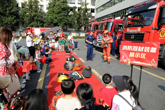 消防同行 共度国庆 消防站 开放日