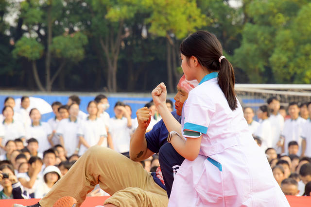 教育  中学  体育文化节  艺术展演  情景表演  爱国热情