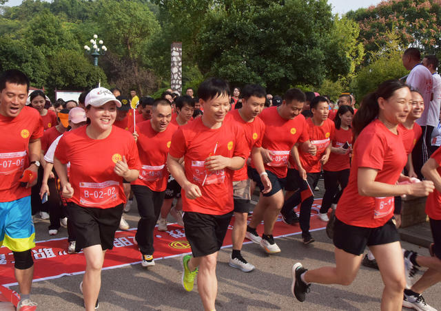 嘉禾：职工智跑迎国庆