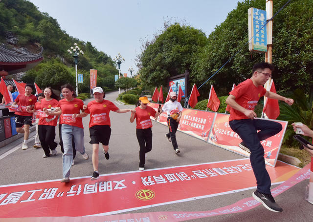 嘉禾：职工智跑迎国庆