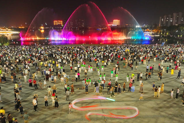 夜色 喷泉 休闲 美景