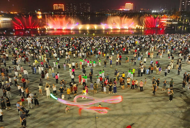 夜色 喷泉 休闲 美景