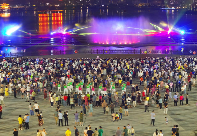 夜色 喷泉 休闲 美景