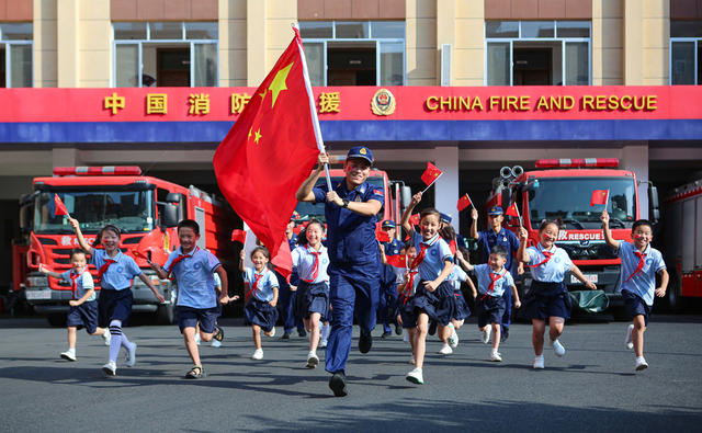 消防  国旗   国庆   小孩  活动  