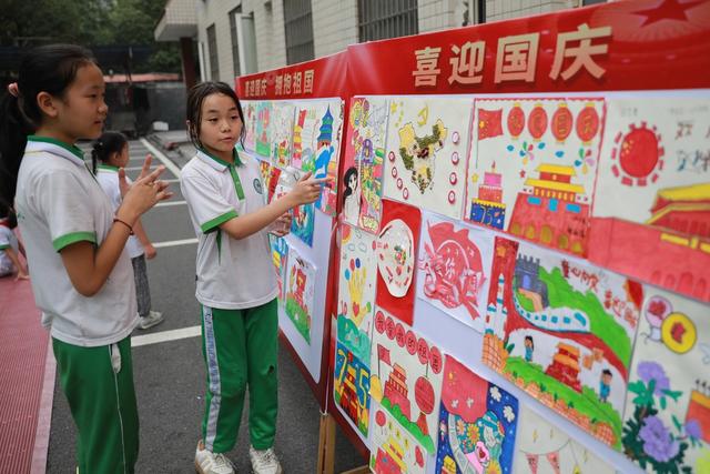 土家族 苗族 湘西 国庆  展览 制作 手抄报 培养  动手 能力 爱国主义 情怀
