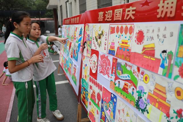 土家族 苗族 湘西 国庆  展览 制作 手抄报 培养  动手 能力 爱国主义 情怀
