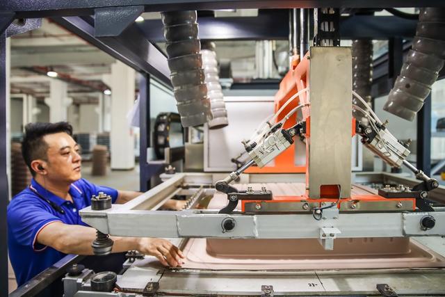 外贸 出口 企业 生产 箱包 车间 订单