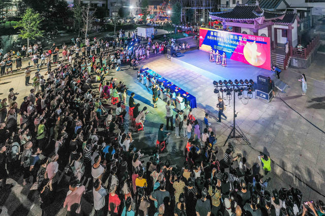 国庆 文艺 表演 节目 群众