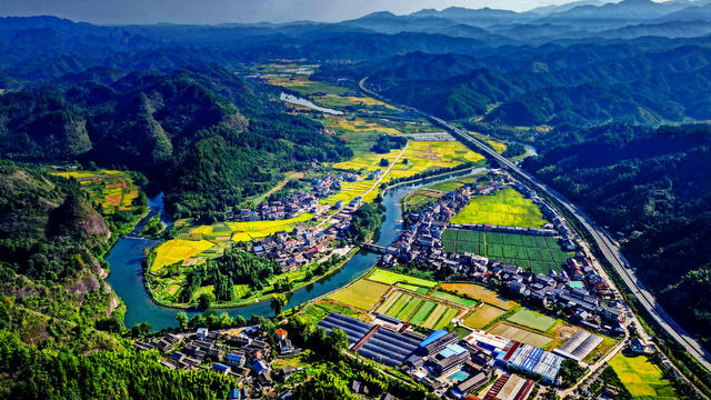 通道 侗乡 秋日 山峦 绿水 村庄 田野 富庶 美丽 新 农村 画卷