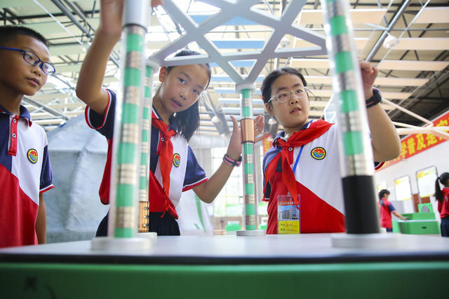 科技强国 流动科技馆 参观 体验 国庆