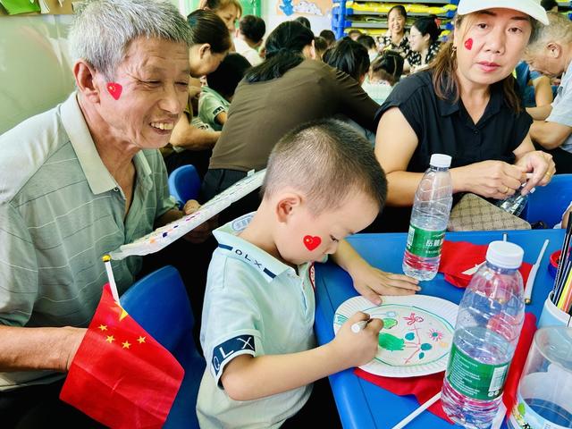 《童心庆华诞，我爱中国红》