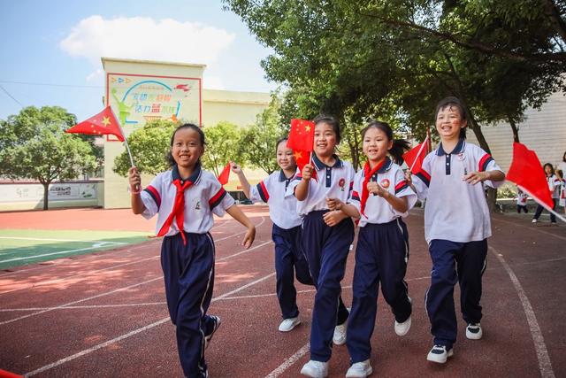 国旗 五星红旗 学生 学校 爱国主义 教育
