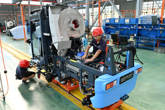 机械制造，转型升级，企业，无人驾驶，清扫车，智能化，高端化，绿色化，工业发展，科技创新，制造产业 经开区